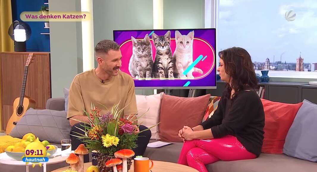 Medien - Carmen Schell beim Live-Interview im Sat1 Frühstücksfernsehen